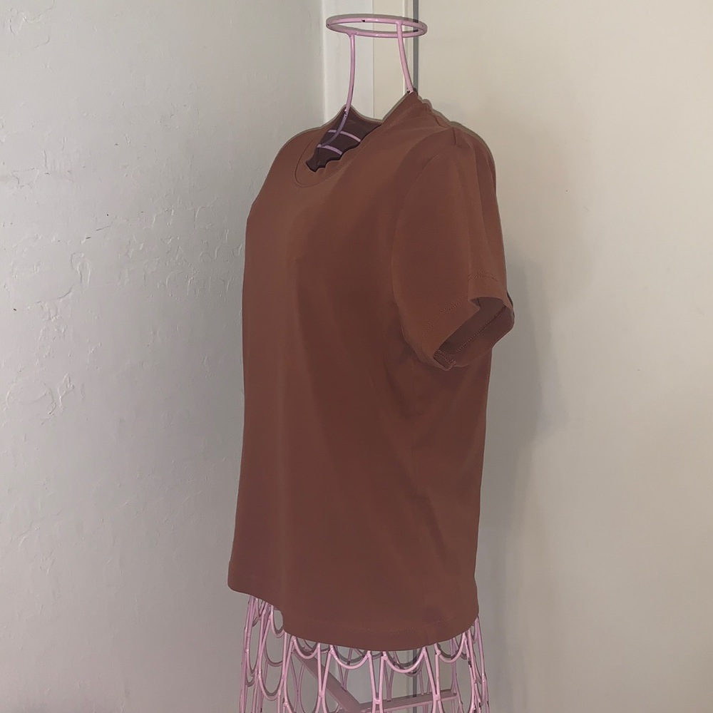 💝Like New Uniqlo brown S/S shirt - Medium - Picture 9 of 11